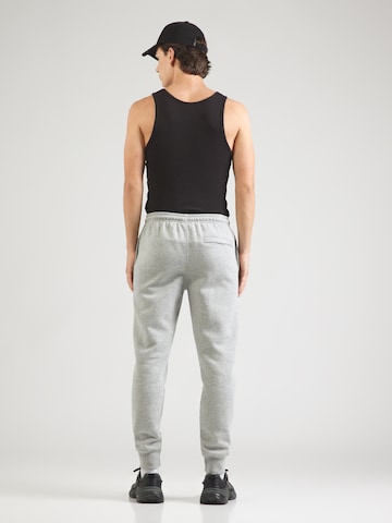 Nike Sportswear Tapered Nadrág 'CLUB' - szürke