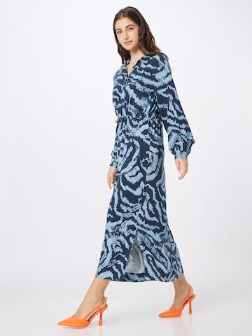 Soft Rebels - Vestido camisero 'Amora' en azul: frente