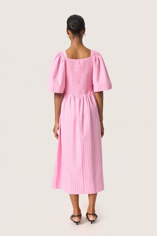 Robe 'Anvitte' SOAKED IN LUXURY en rose