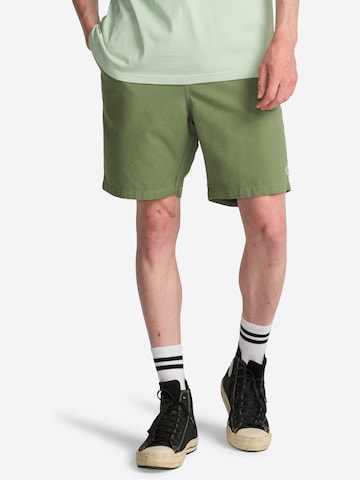 BILLABONG Regular Shorts 'Larry' in Grün: Vorderseite