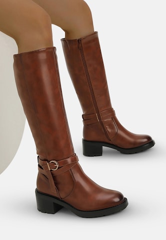 Elara Stiefel in Braun