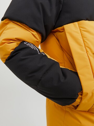 Giacca invernale 'JJEForce' di JACK & JONES in giallo