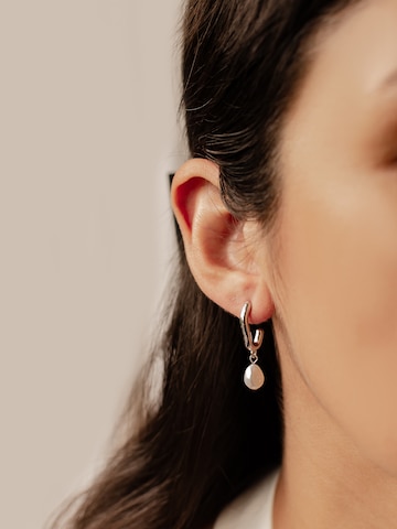 Hey Happiness Ohrringe 'Chunky Pearl' in Silber: Vorderseite