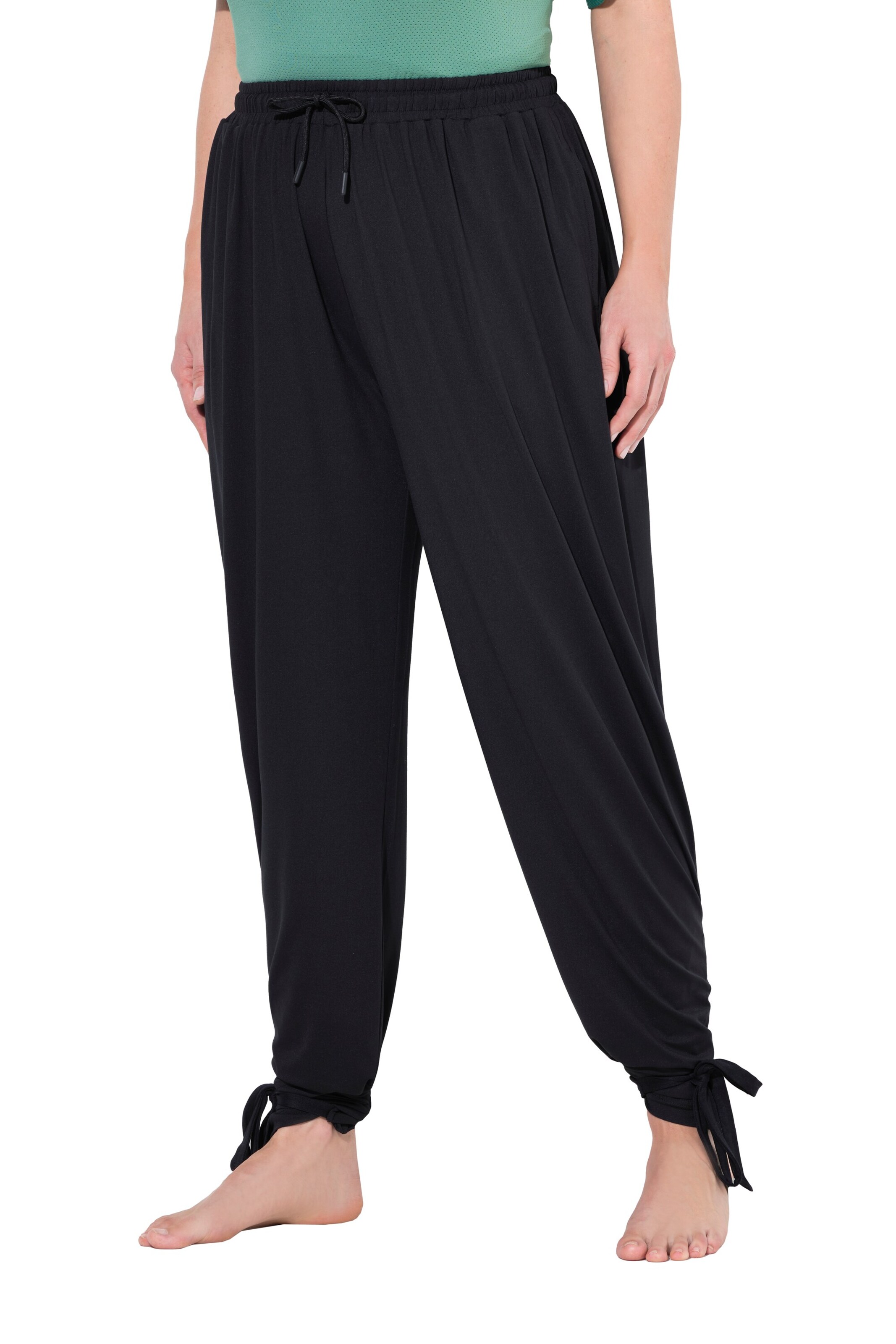 Ulla Popken Regular Hose in Schwarz: Vorderseite