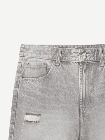 Bershka Regular Shorts in Grau