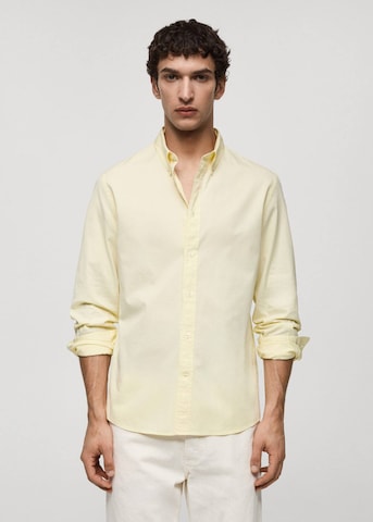 MANGO MAN Regular fit Overhemd 'Pego' in Geel: voorkant