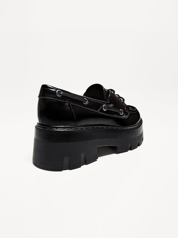 Scarpa stringata 'NAUTICO CHUNKY' di Bershka in nero