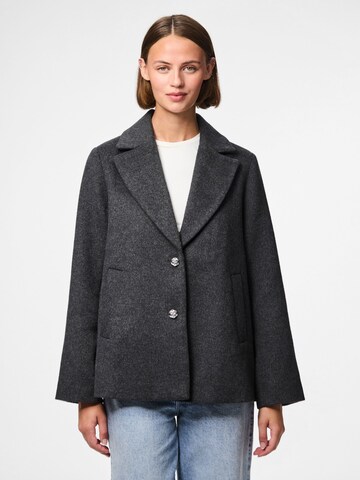 Manteau mi-saison 'PCJasmin' PIECES en noir : devant