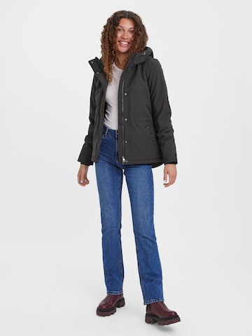 VERO MODA Jacke 'CLEAN MILAN' in Grün