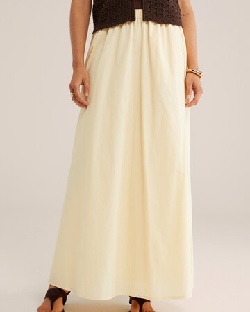 Fustă de la WE Fashion pe galben: față