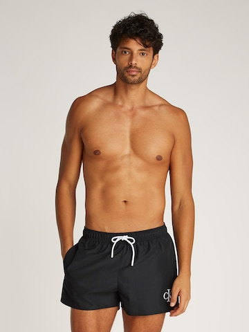 Calvin Klein Swimwear Badeshorts in Schwarz: Vorderseite