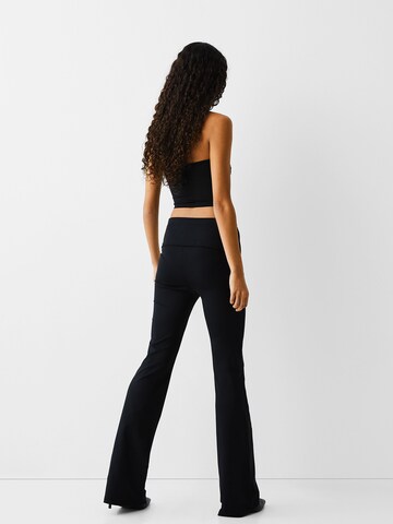 Bershka Flared Broek in Zwart