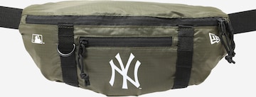 NEW ERA Fanny Pack in Green: front