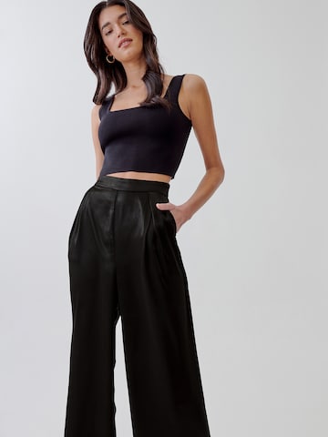 Tussah Loose fit Pleat-Front Pants in Black