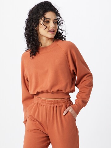 ABOUT YOU Sweatshirt 'Marin' in Bruin: voorkant