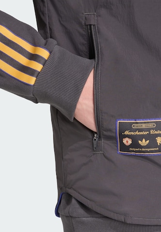 ADIDAS ORIGINALS Bodywarmer 'Manchester United Terrace Icons' in Zwart