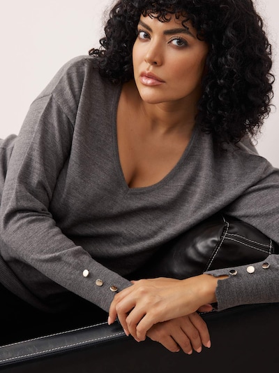 Trendyol Curve Pull-over en gris foncé, Vue avec produit