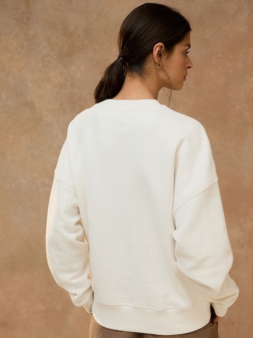 Sweat-shirt 'Pumpkin Latte Snoopy Licence' Next en beige