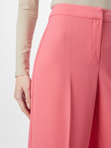 Notes du Nord Lużny krój Spodnie w kant 'Oliana' w kolorze różowy