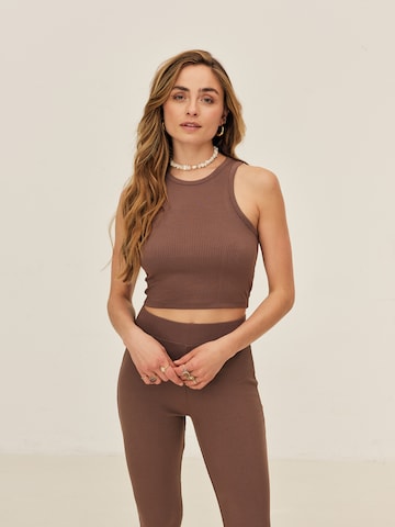 ABOUT YOU x Sofia Tsakiridou Top 'Irma' in Brown: front