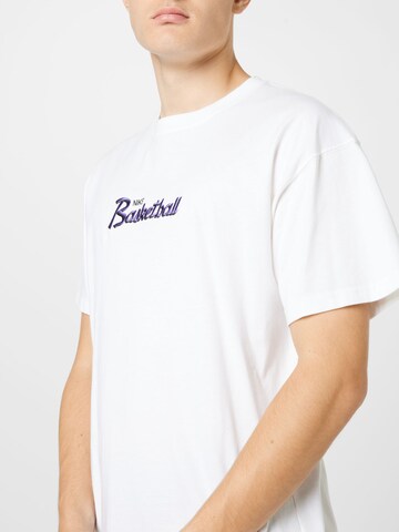 T-Shirt fonctionnel NIKE en blanc