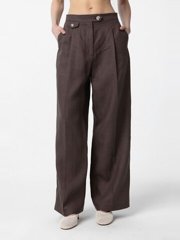 Loosefit Pantalon à pince 'Hilda' Antioch en marron : devant