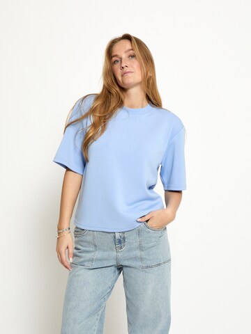 Peppercorn Top 'Osanna ' in Blue: front