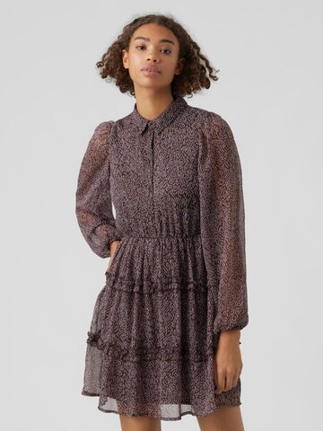 Robe-chemise VERO MODA en marron : devant