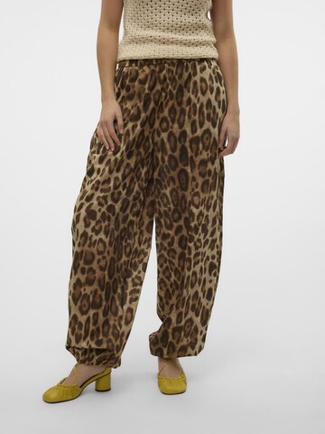 VERO MODA Tapered Broek 'VMRoxanne' in Bruin: voorkant