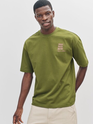 T-Shirt Next en vert : devant