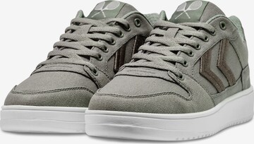 Hummel Sneaker in Grau