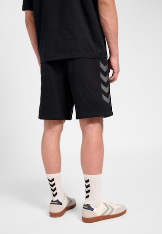 Hummel Regular Shorts in Schwarz