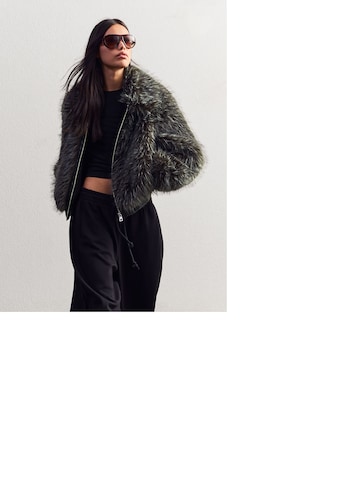 Veste mi-saison Bershka en gris : devant