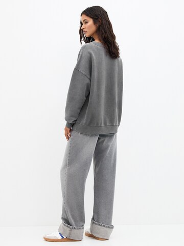 Pull&Bear Sweatshirt i grå
