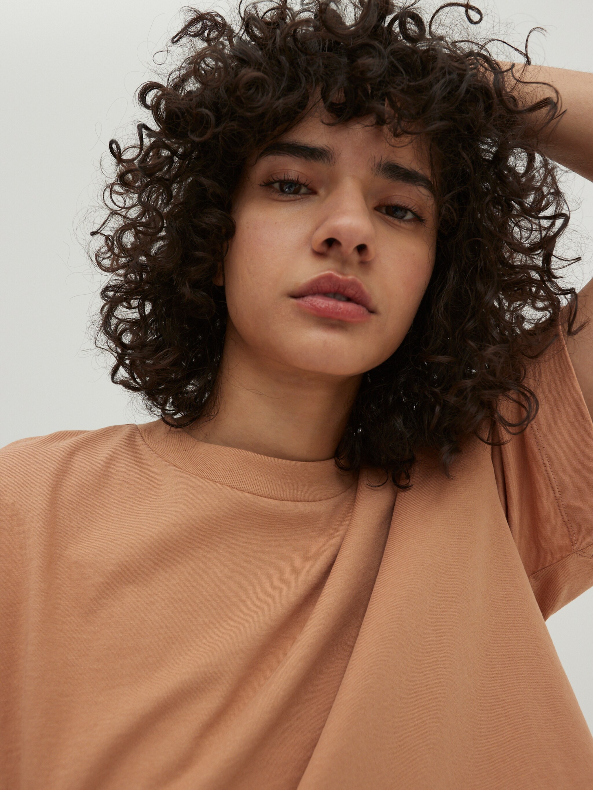 EDITED Producten Shirt 'Sila' Bruin