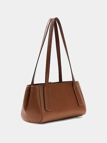 GUESS Schultertasche in Braun