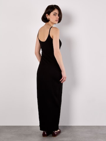 Robe ' ' Apricot en noir
