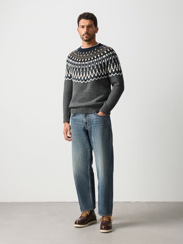 Next Pullover in Grau