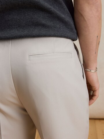 DAN FOX APPAREL Regularen Hlače na rob 'Dustin' | siva barva