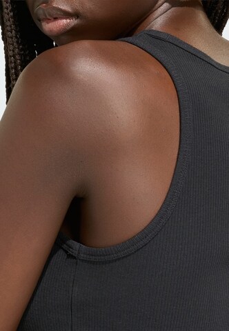 ADIDAS SPORTSWEAR Sport top - fekete