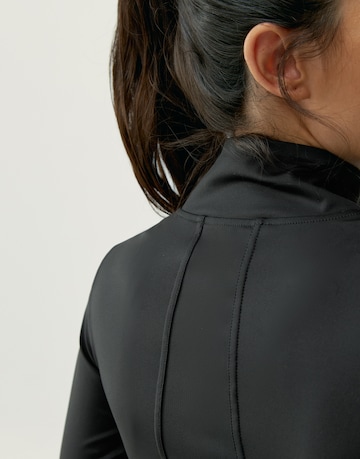 Born Athletic Jacket 'Isoka' in Black