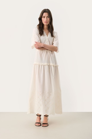 Robe 'Rikkemai' Part Two en beige : devant