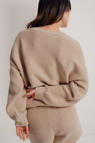 A LOT LESS Sweater 'Naja' in Beige