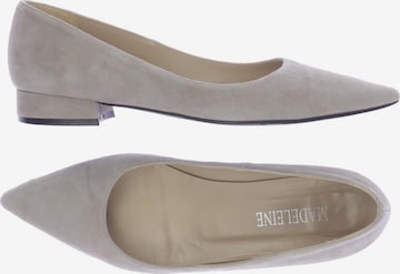 Madeleine Flats & Loafers in 38 in Beige: front