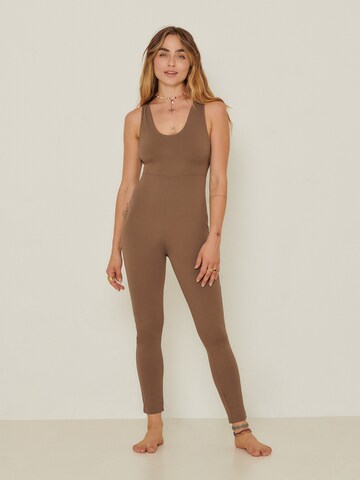 ABOUT YOU x Sofia Tsakiridou Jumpsuit 'Alica' in Brown: front