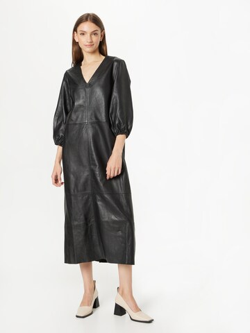 Robe 'TUIA' minimum en noir : devant