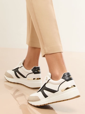 Lipsy - Sapatilhas baixas em branco