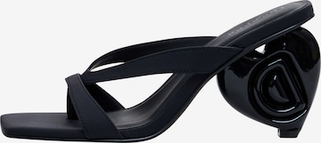 DesigualNatikače s potpeticom - crna boja: prednji dio