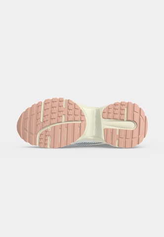 Baskets basses 'HIKE RUNN' Calvin Klein en argent : en bas