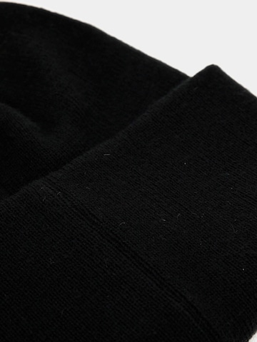 GUESS Beanie in Black